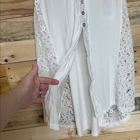 POL size Large White Three Button Lace Sleeveless Open Front Soft Blouse - Picture 5 of 9